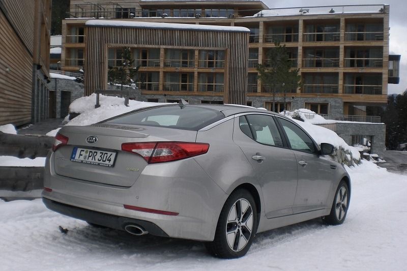 Kia Optima Hybrid (2013) 1 Kia Optima 1