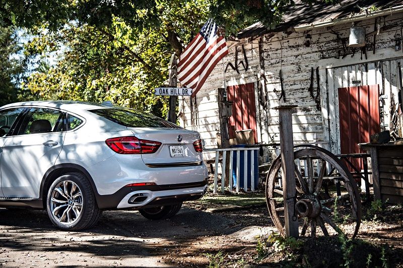 Der BMW X6 wurde überarbeitet – Ein Dinosaurier der mit der Zeit geht 1 BMW X6 Heck
