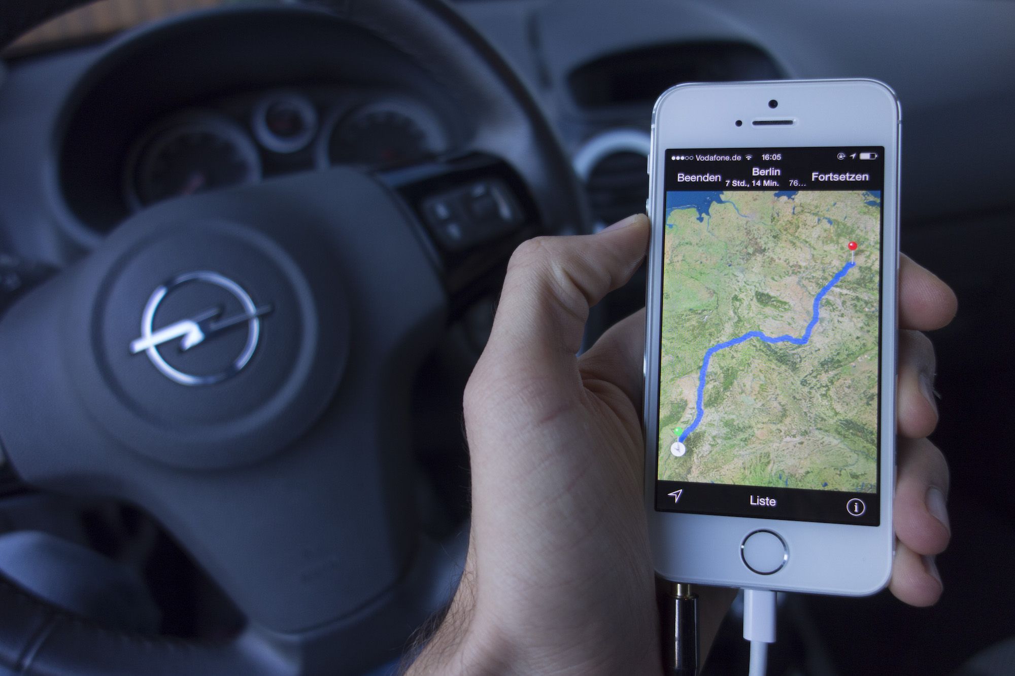 Ford-Studie: Italiener greifen während der Fahrt am häufigsten zum Smartphone 5 der-Autotester