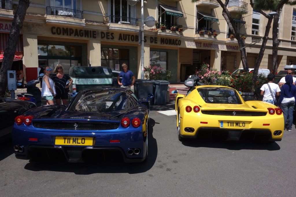 Promenade durch Monaco - prunkvolle Yachten, teure Autos und schöne Frauen 5 Zwei Ferrari Enzo in Monaco