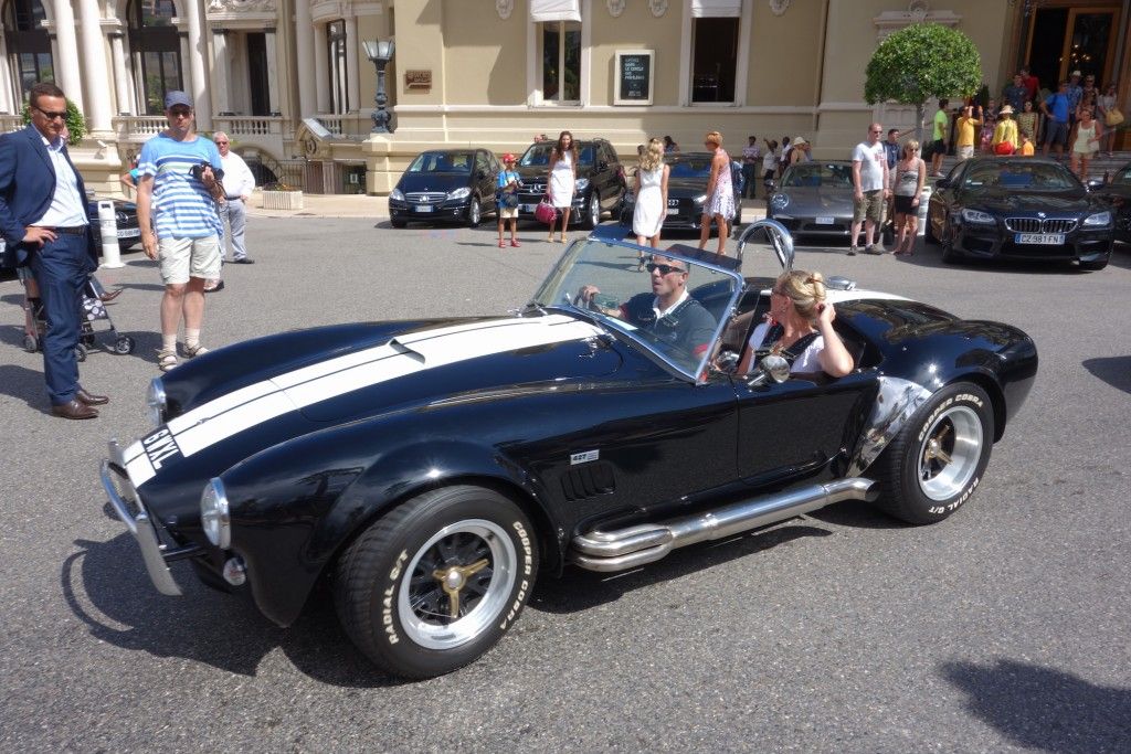 Promenade durch Monaco - prunkvolle Yachten, teure Autos und schöne Frauen 11 AC Cobra beim Casino Monte Carlo