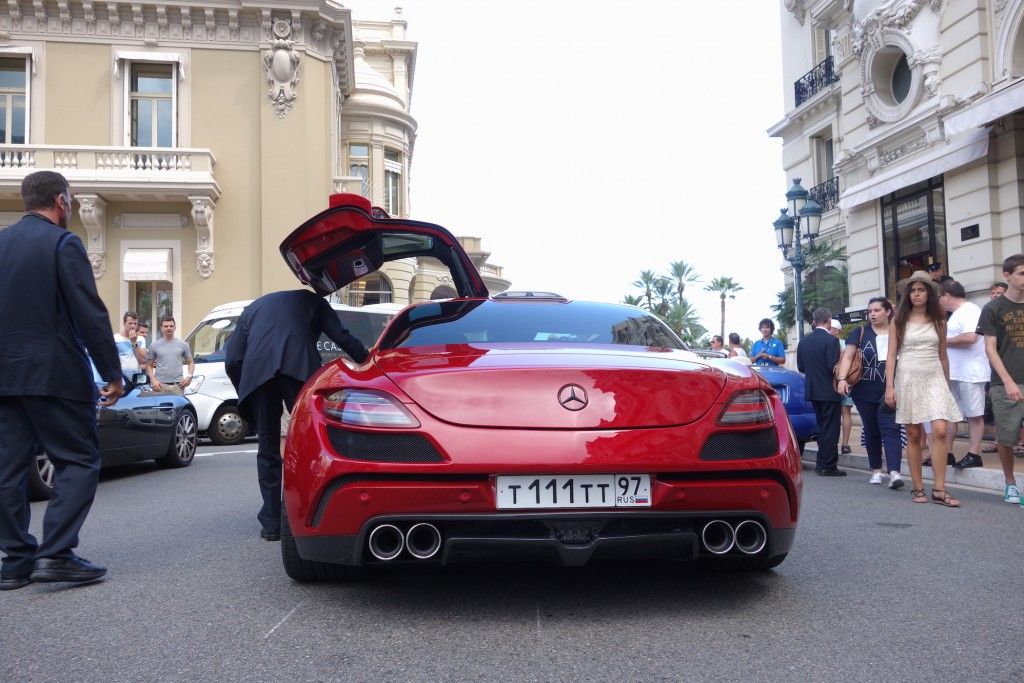 Promenade durch Monaco - prunkvolle Yachten, teure Autos und schöne Frauen 14 Mercedes SLS FabDesign beim Casino Monte Carlo