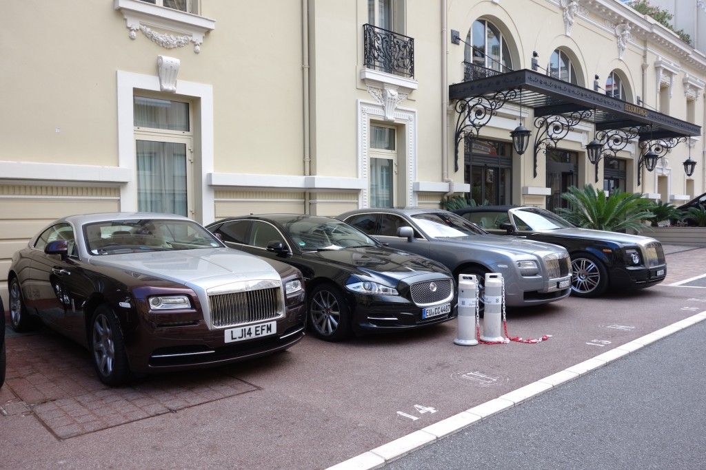 Promenade durch Monaco - prunkvolle Yachten, teure Autos und schöne Frauen 16 Drei Rolls Royce