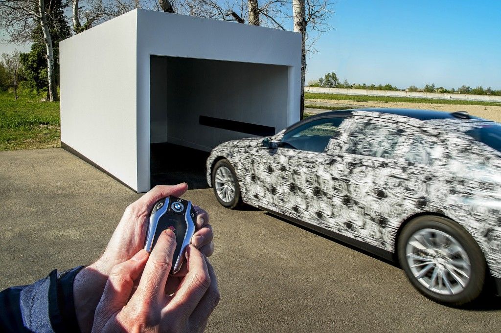 Das gut gehütete Geheimnis: Der neue BMW 7er - High Tech vom Feinsten 6 002_Remote_Control_Parking