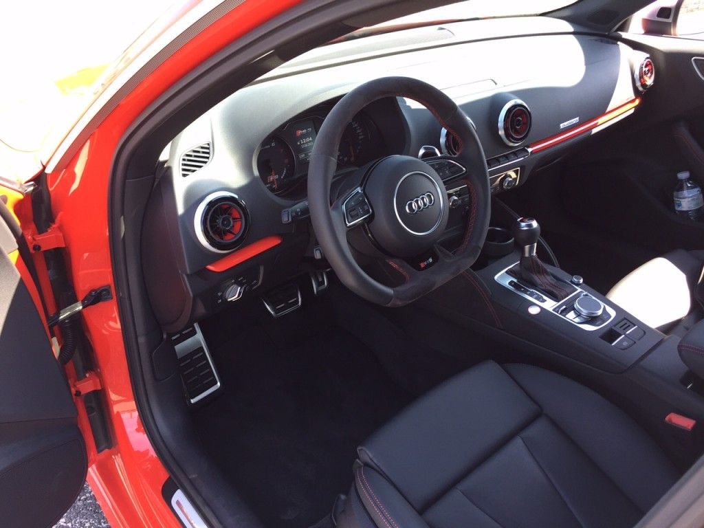 Rennwagen für Papi - Der neue Audi RS3 9 Audi RS3 Fahrerplatz