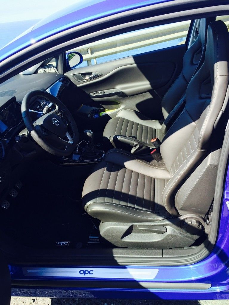 Der neue Opel Corsa OPC - Kleiner Kraftwürfel mit 207 PS 8 Opel Corsa OPC Innenraum