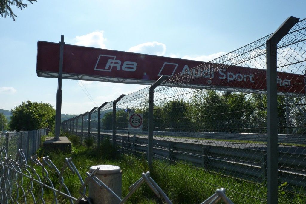 Am Nürburgring denkt niemand an Schlaf - Impressionen vom Vortag des Rennens 4 2015-05-15 15.04.44
