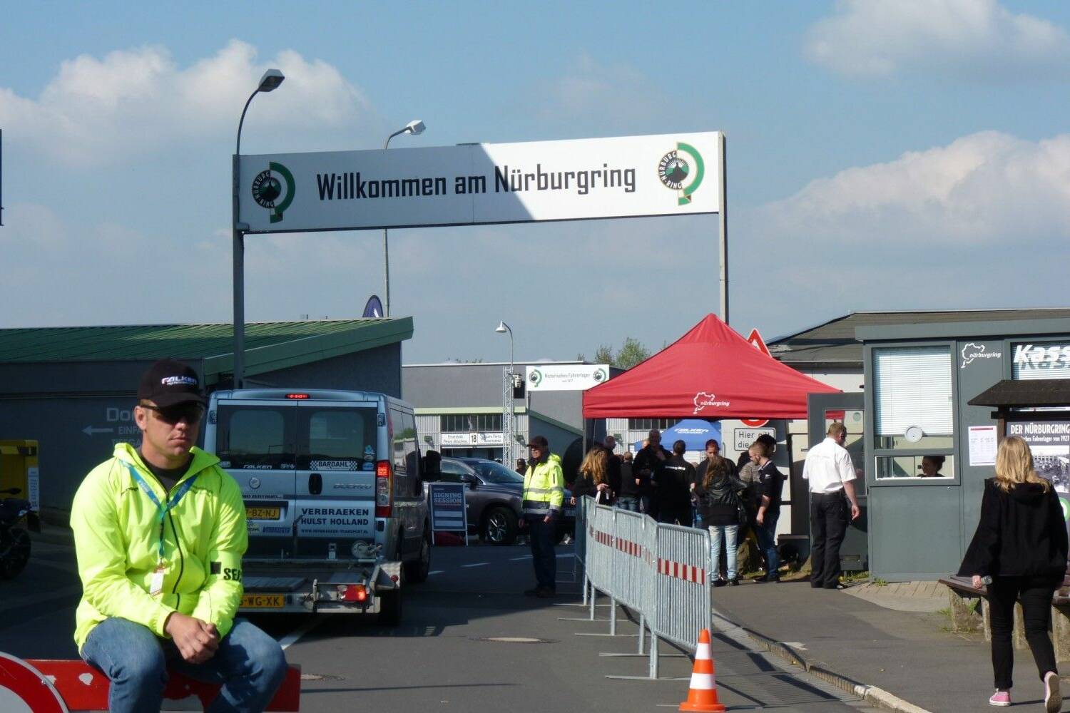 Am Nürburgring denkt niemand an Schlaf - Impressionen vom Vortag des Rennens 2 der-Autotester