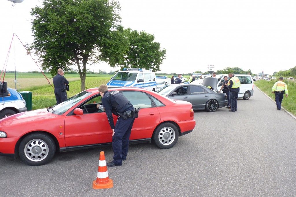 Autofahrer im Visier - Großkontrolle von Polizei und Zoll 7 3