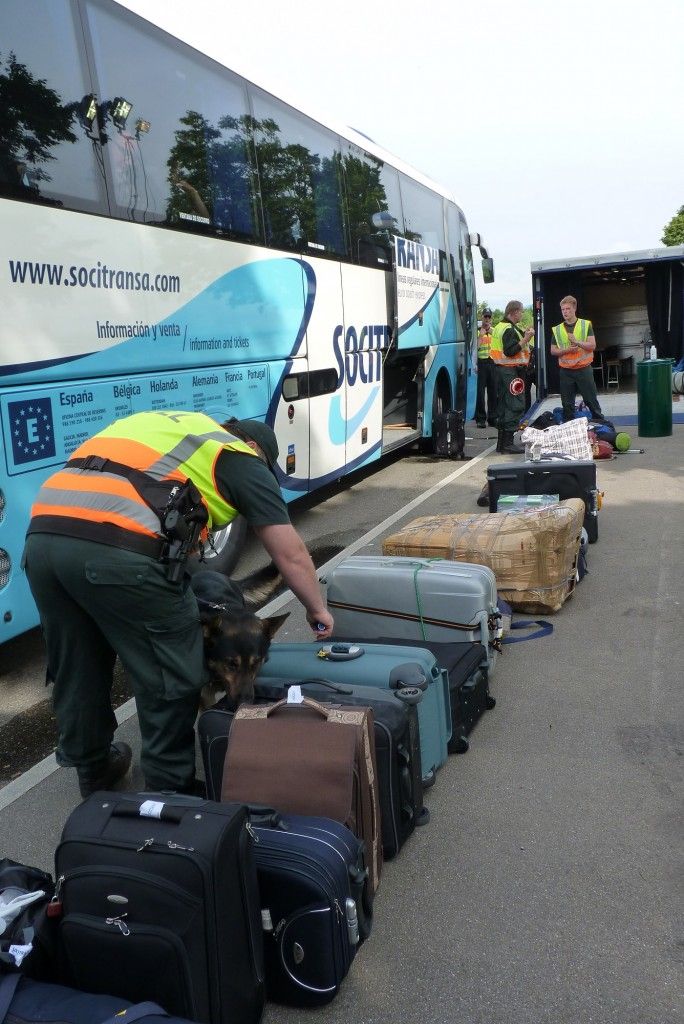 Autofahrer im Visier - Großkontrolle von Polizei und Zoll 6 Bus