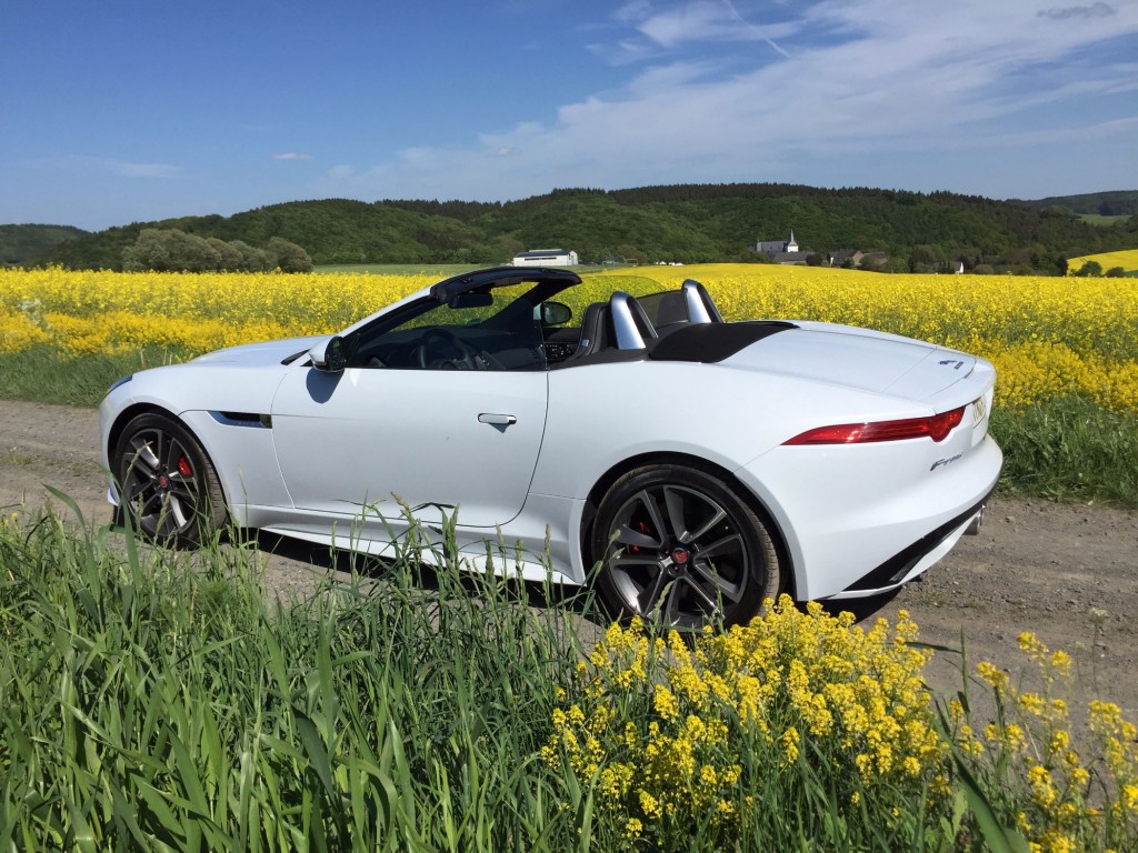 Jaguar F-Type nun auch mit Allradantrieb 2 Foto 18.05.15 16 22 09