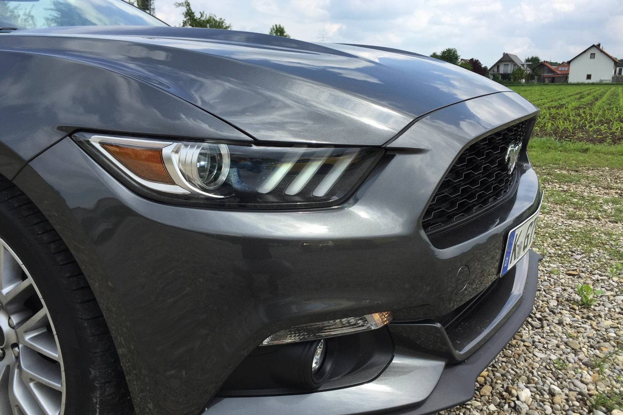 Ford Mustang in Silverstone - Video von der Rennstrecke 12 der-Autotester