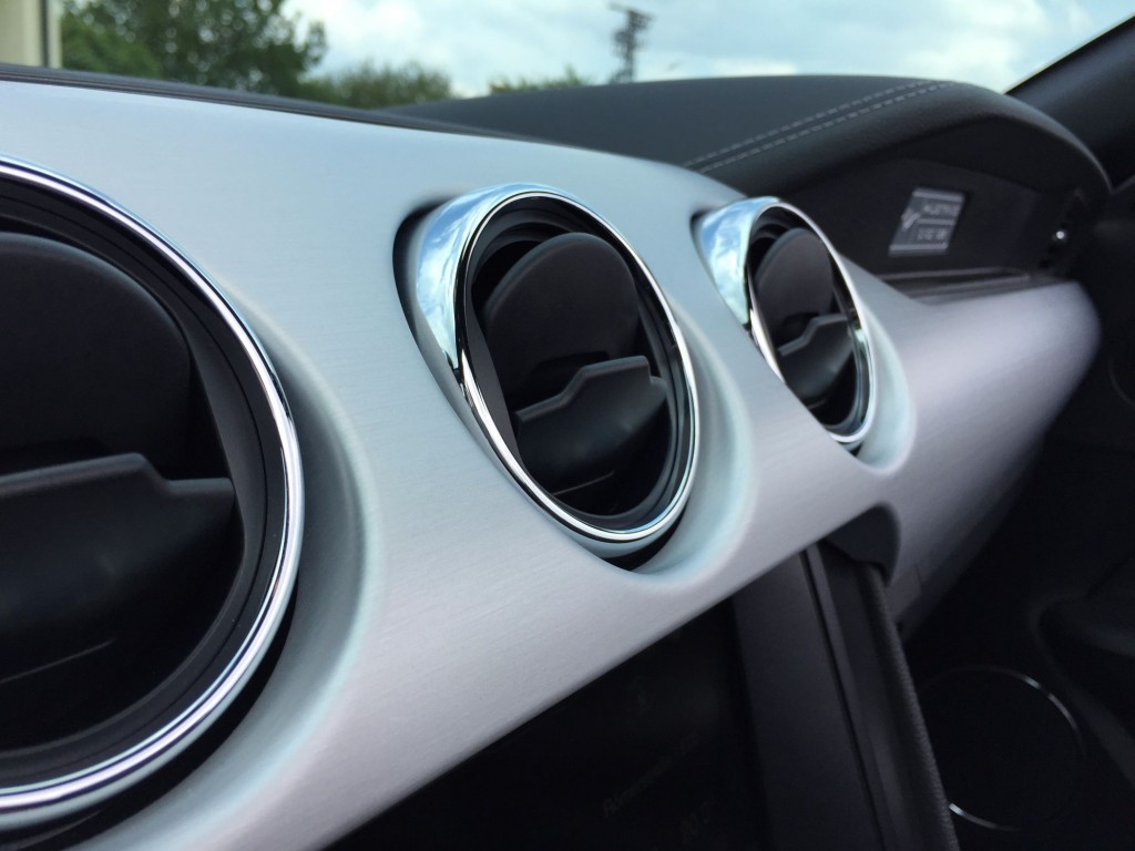 Ford Mustang - Ur-Amerikanischer Hengst galoppiert nach Europa 9 der-Autotester