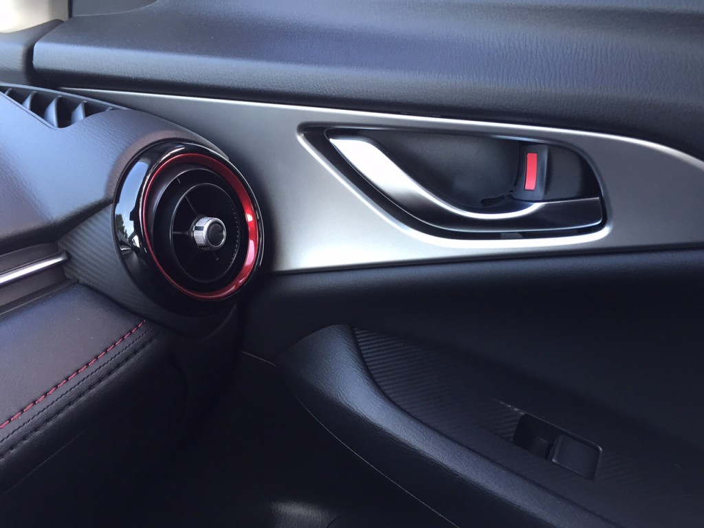 Mazda CX-3 - Kleiner Crossover bildschön 3 der-Autotester