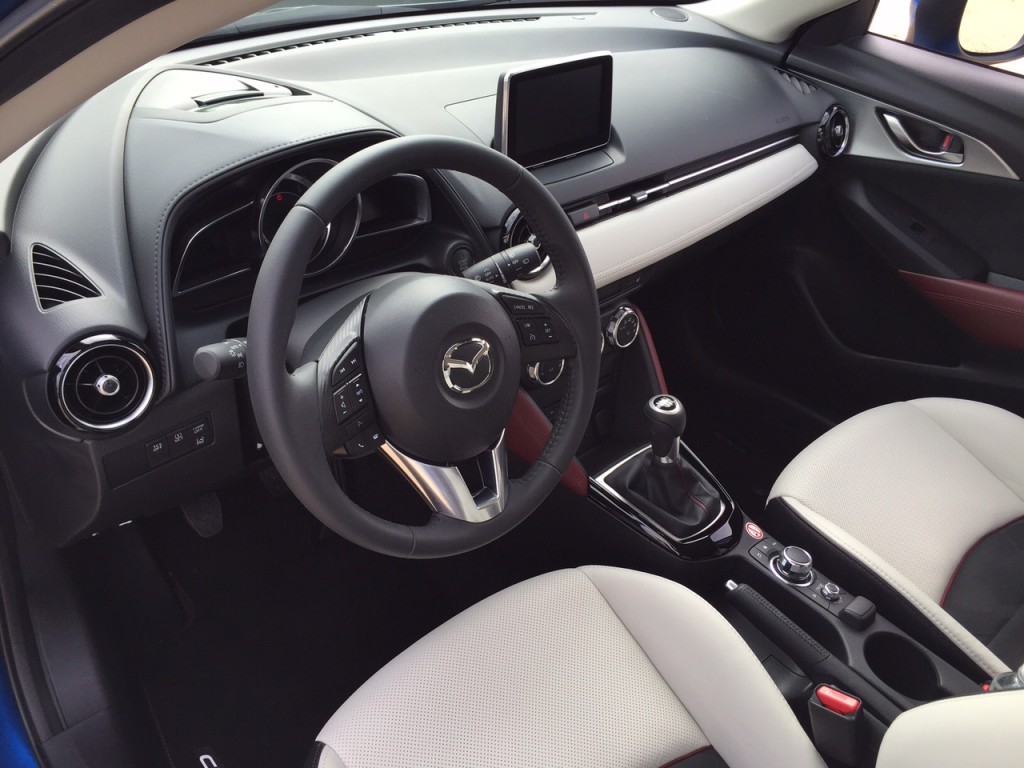 Mazda CX-3 - Kleiner Crossover bildschön 2 der-Autotester