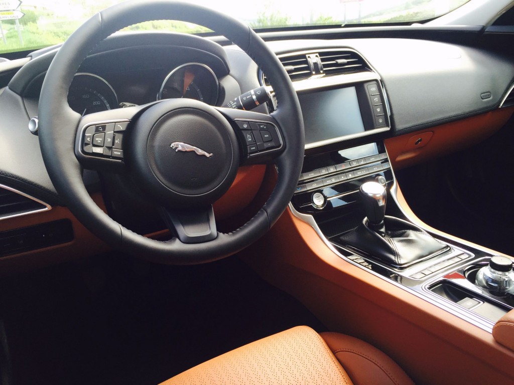 Der brandneue Jaguar XE - Britische Raubkatze jagt bayrische Weißwurst 4 Jaguar XE braun innen