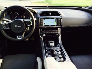 Der brandneue Jaguar XE - Britische Raubkatze jagt bayrische Weißwurst 6 Jaguar XE innen