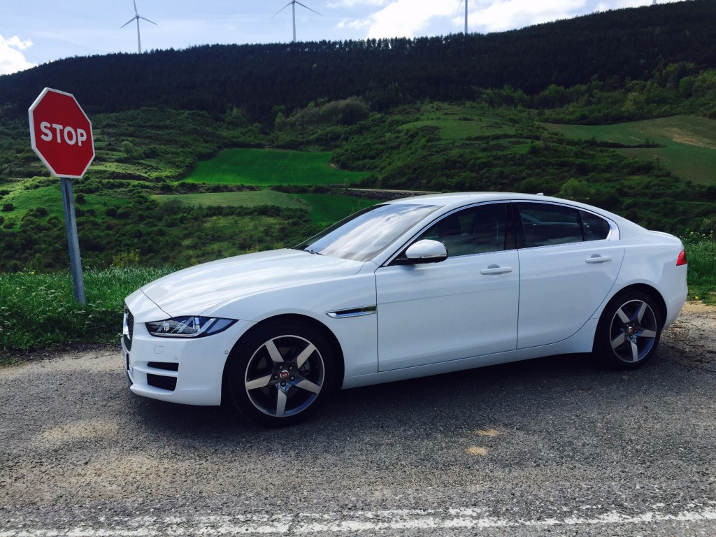 Der brandneue Jaguar XE - Britische Raubkatze jagt bayrische Weißwurst 3 Jaguar Xe seitlich