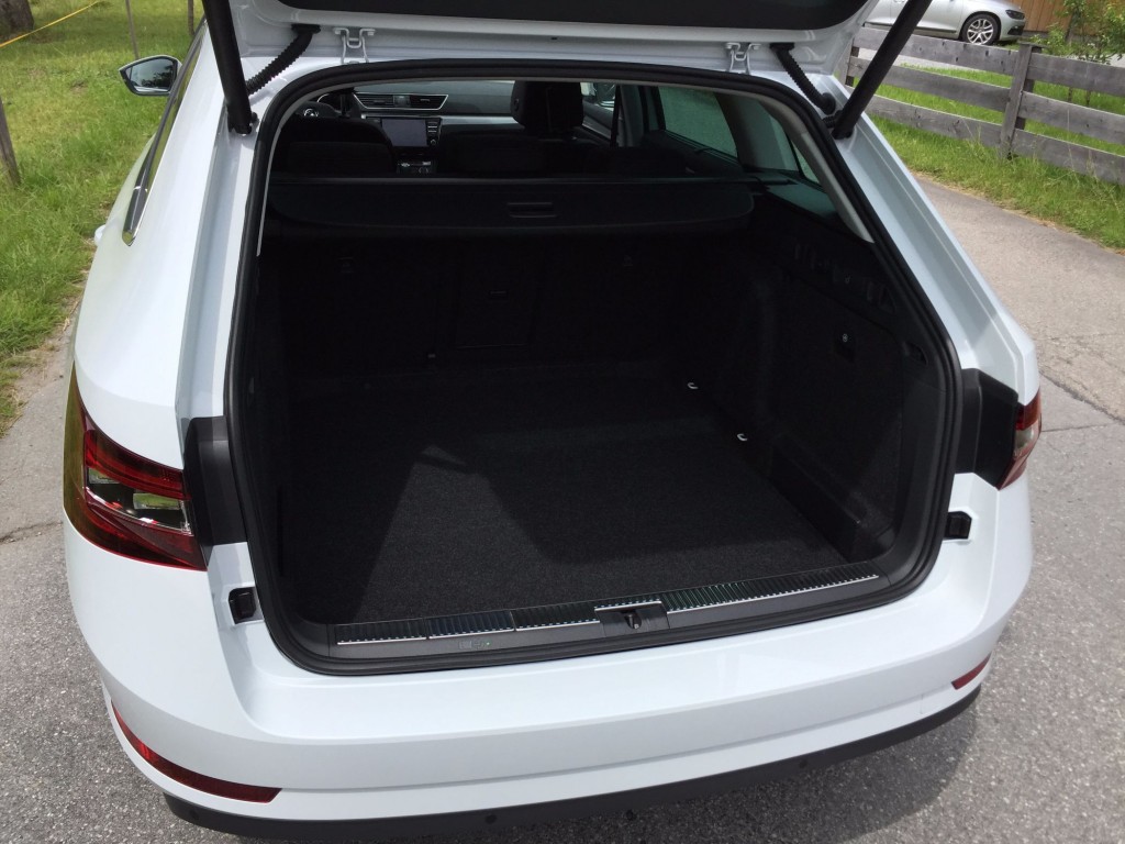 Im September kommt der Skoda Superb Combi 12 der-Autotester