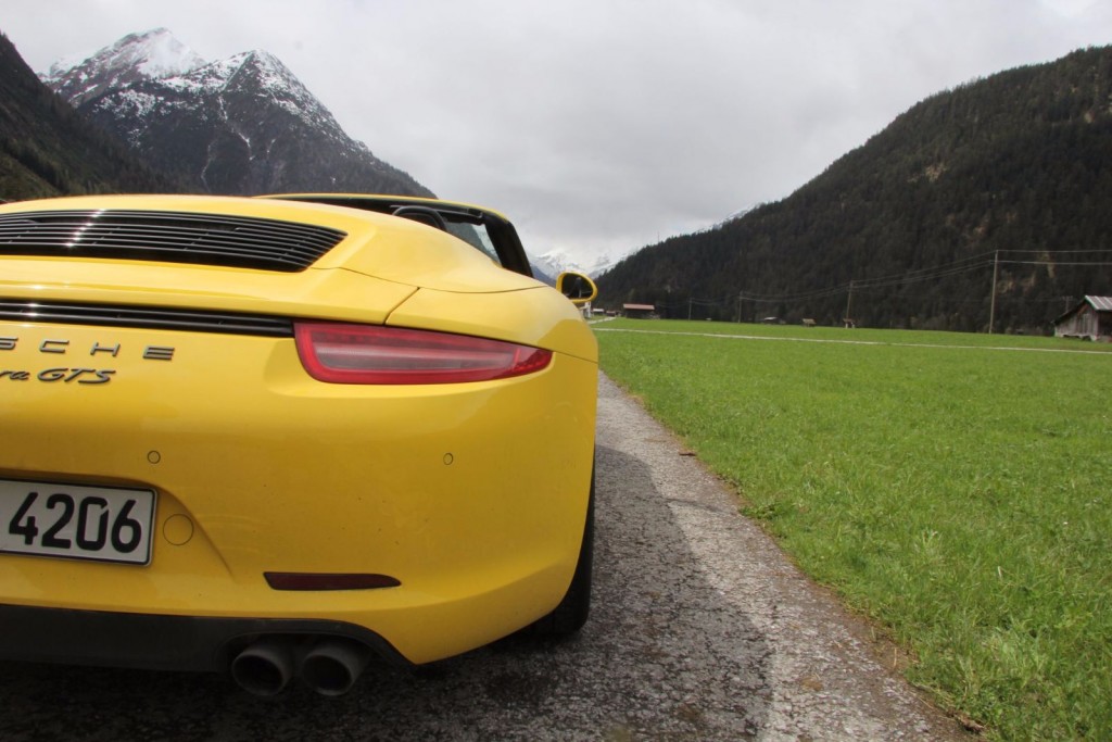 Männertraum - Porsche 911 Carrera GTS Cabrio 11 Porsche 911 GTS Blick auf die Straße