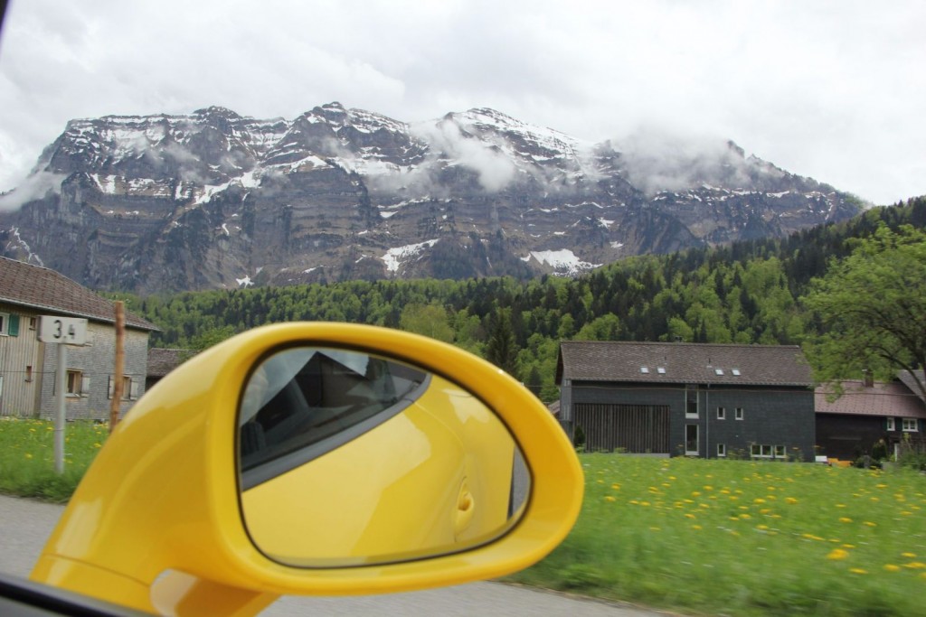 Männertraum - Porsche 911 Carrera GTS Cabrio 9 Porsche 911 GTS Spiegel mit Berge