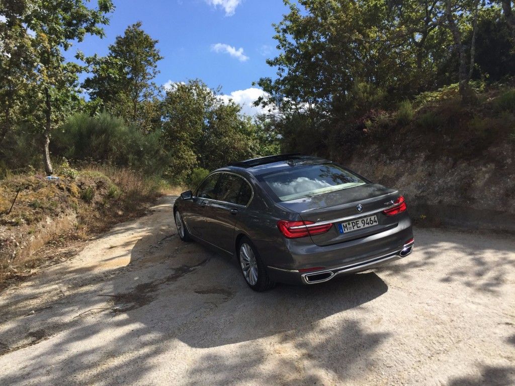 Der neue BMW 7er – Freude am Fahren durch technische Innovationen 1 BMW 7 - 2015