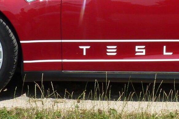 Tesla muss Rodungsarbeiten für geplante Fabrik stoppen 10 Tesla Model S 2015