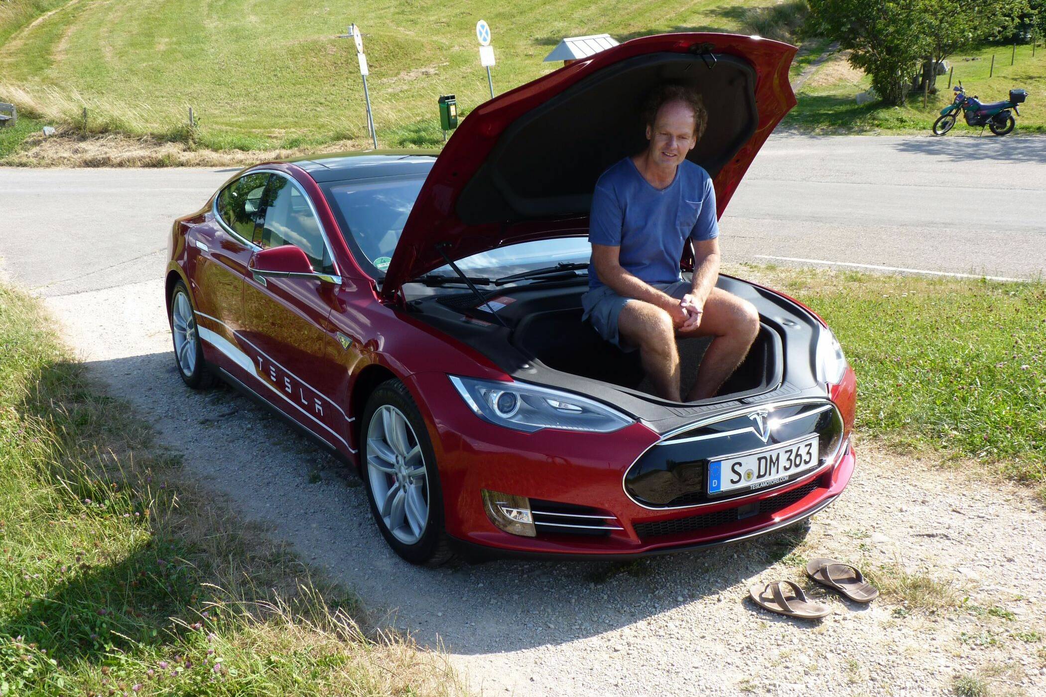 Das Tesla Model S - geht ab wie Schmitz Katze 2 der-Autotester