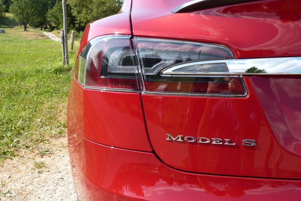 Das Tesla Model S - geht ab wie Schmitz Katze 15 der-Autotester