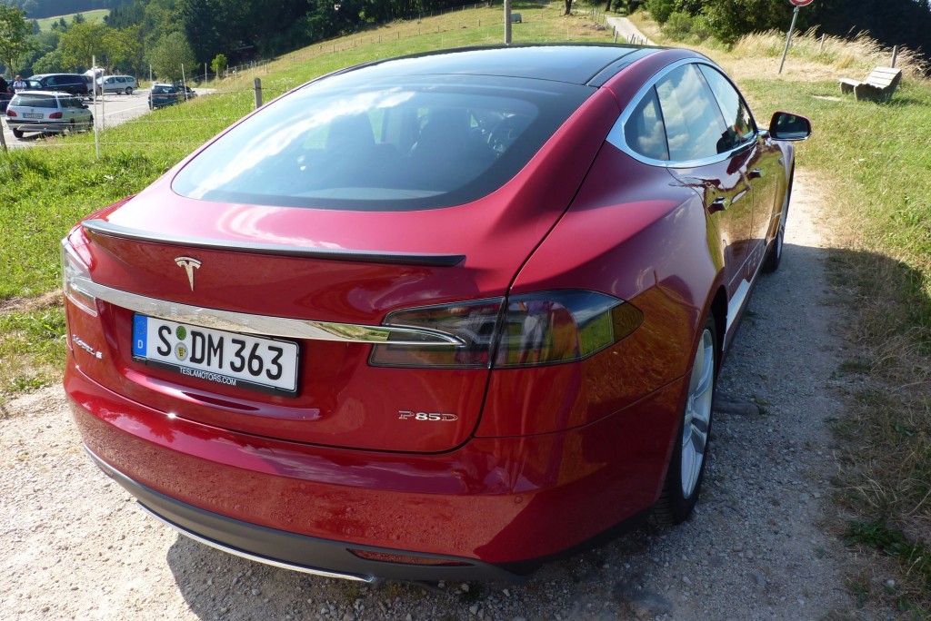Das Tesla Model S - geht ab wie Schmitz Katze 17 der-Autotester