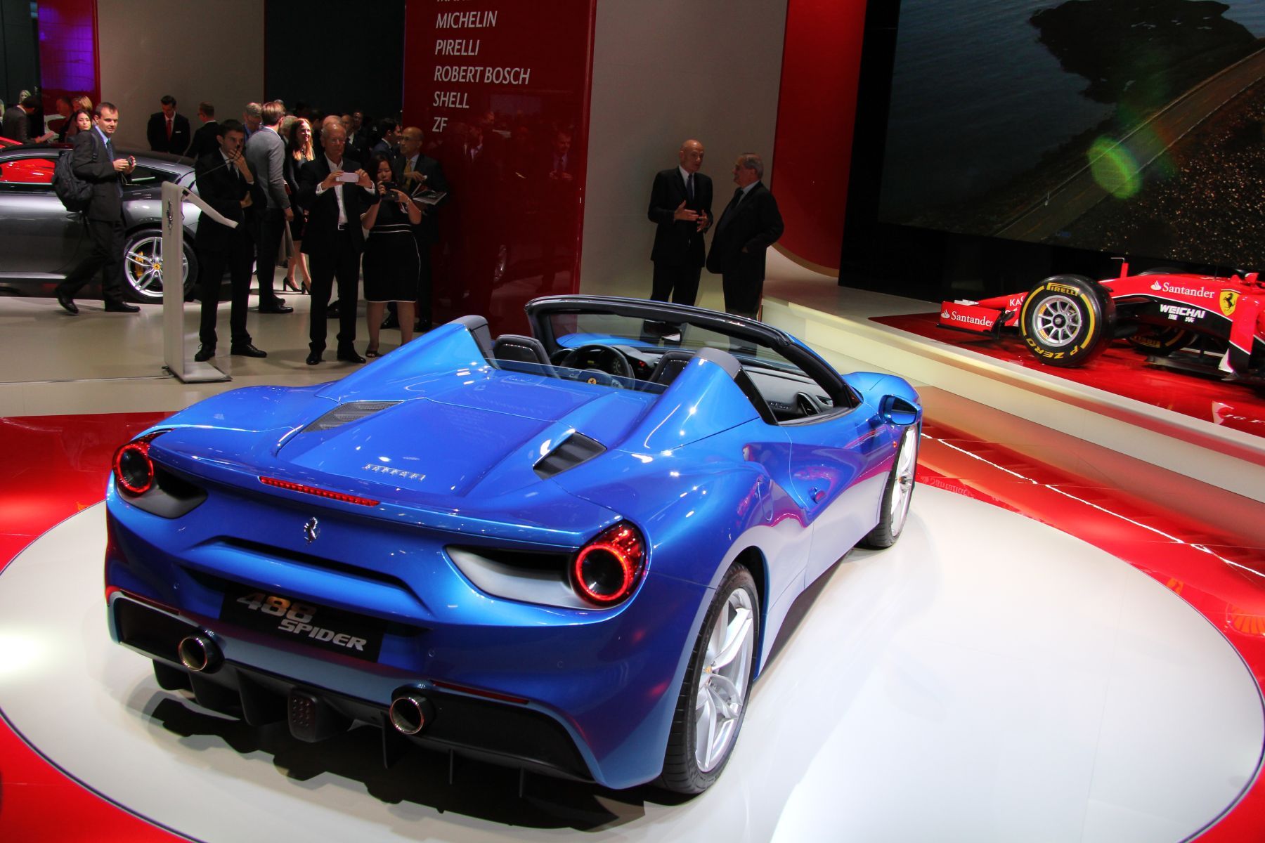 IAA 2015: Erste Bilder vom neuen Ferrari 488 Spider 1 der-Autotester