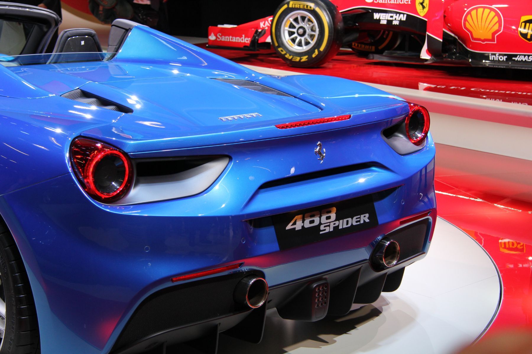 Ferrari Börsengang bringt fast eine Milliarde Dollar 4 der-Autotester