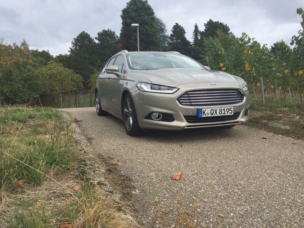 Der Ford Mondeo – Stattlicher Kombi mit günstigem Preis-/Leistungsverhältnis 1 Ford Mondeo von vorne 2015
