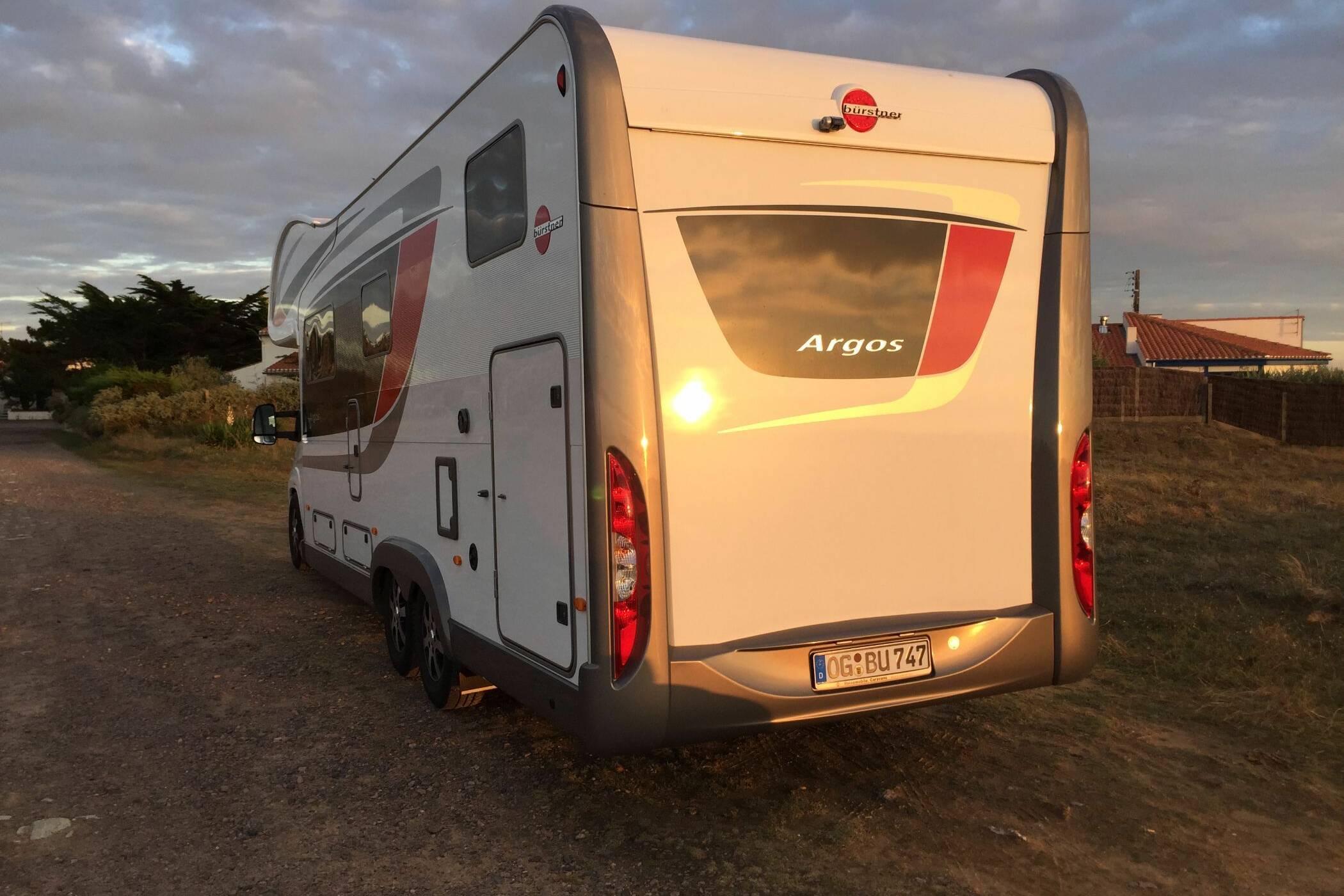 Ein Virus legt die Camper lahm 5 Bürstner Argos von hinten 2015