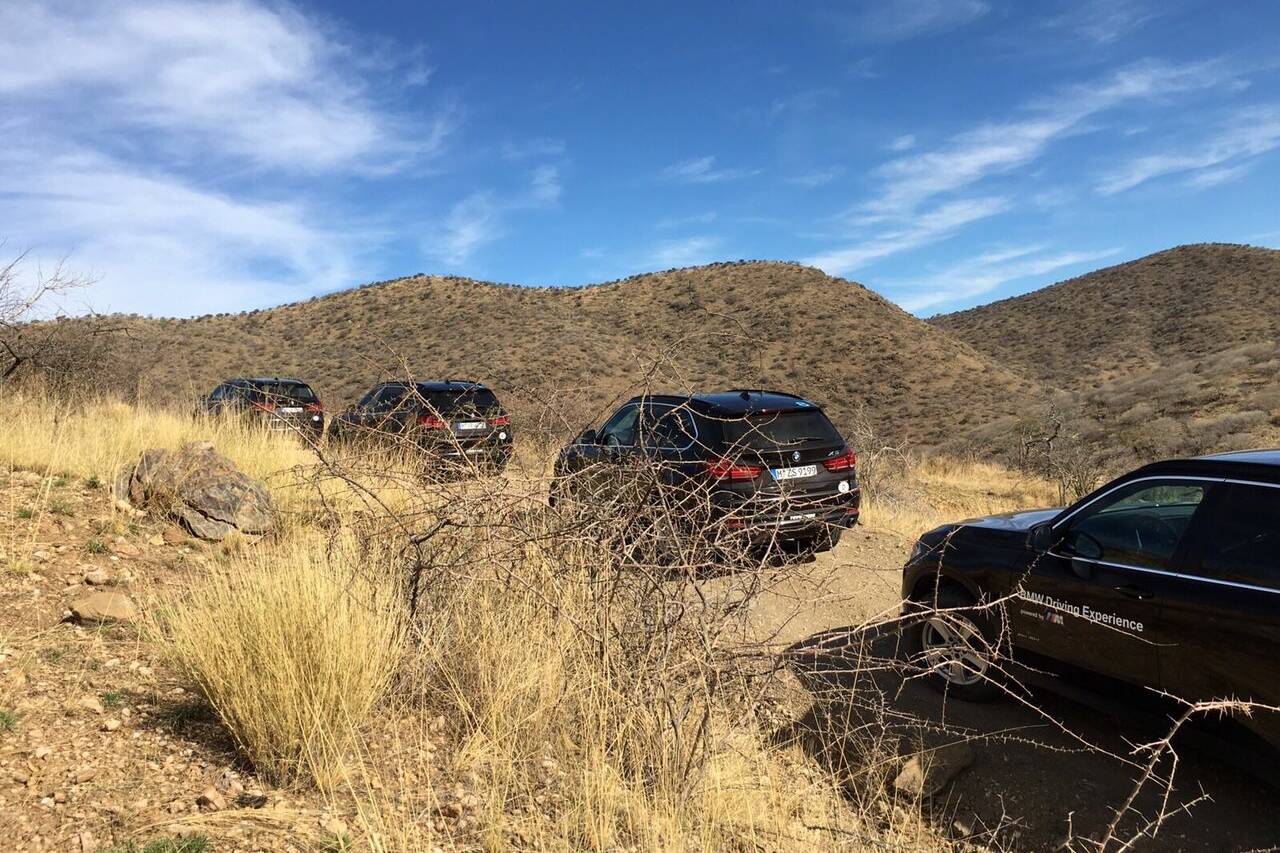 Tag 1: Von feuerroter, staubtrockener Erde und BMWs größtem SUV 2 der-Autotester
