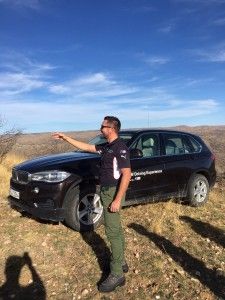Tag 1: Von feuerroter, staubtrockener Erde und BMWs größtem SUV 8 der-Autotester
