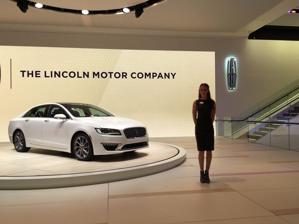 NAIAS 2016: Die schönsten Messegirls 7 der-Autotester