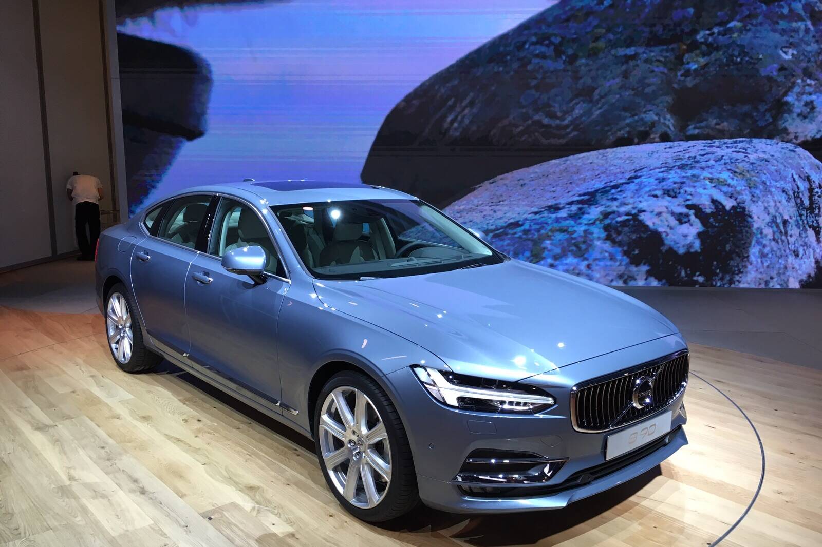 NAIAS: Volvo zeigt den S90 in Detroit 6 der-Autotester