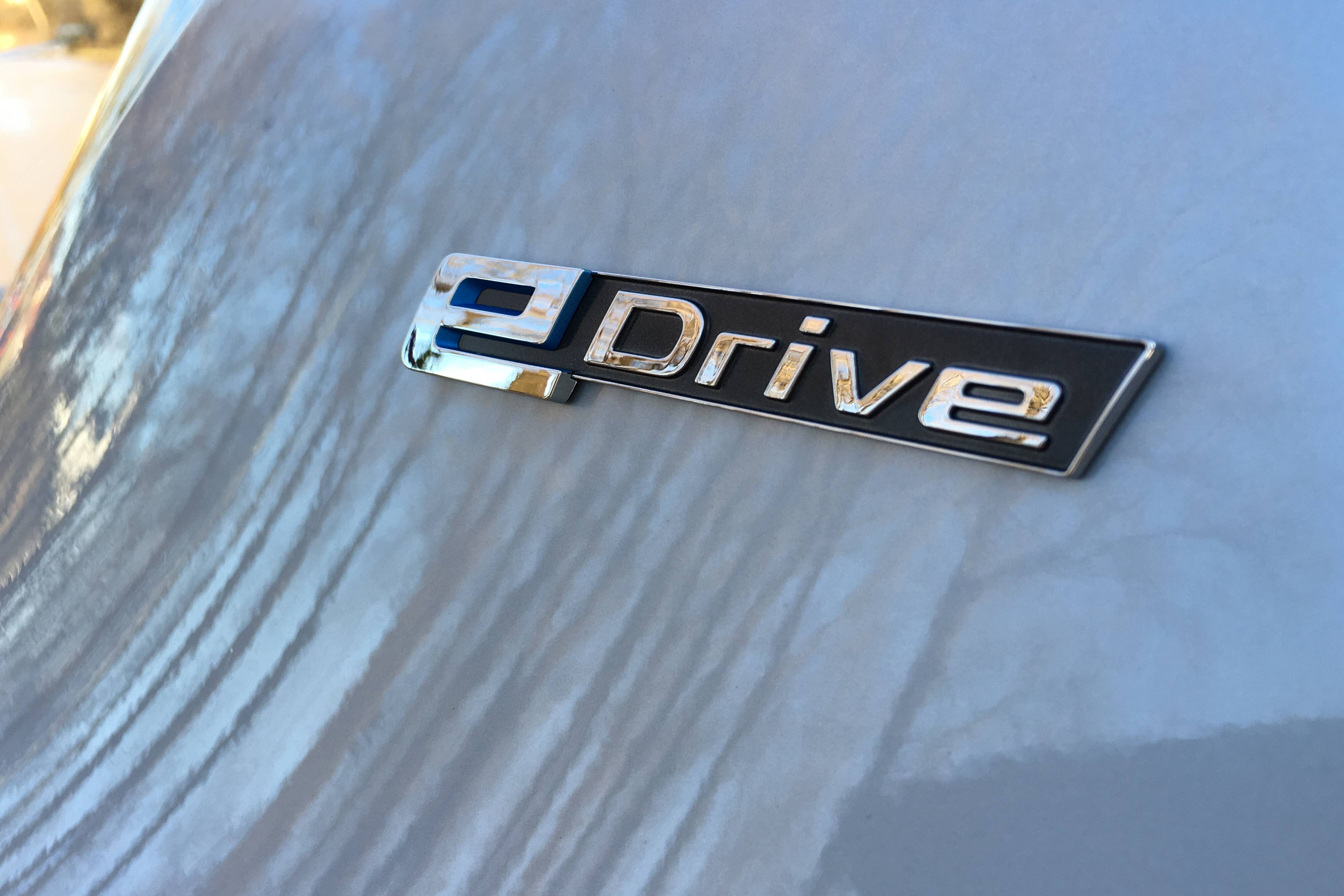 BMW 225xe und 330e - Mit dem Plug-in-Hybrid emissionsfrei in die City 4 der-Autotester
