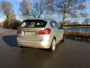 BMW 225xe und 330e - Mit dem Plug-in-Hybrid emissionsfrei in die City 4 der-Autotester