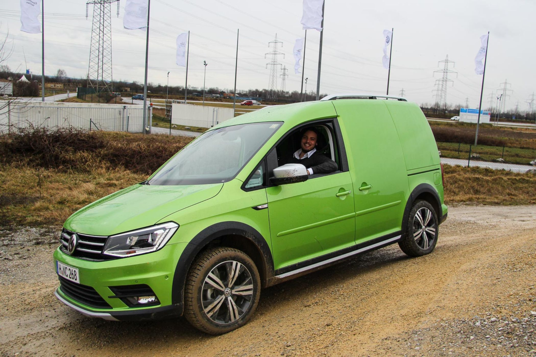 Volkswagen Caddy Alltrack - Der Hochdachkombi kommt jetzt im Offroad-Look 1 Volkswagen Caddy Alltrack 2016