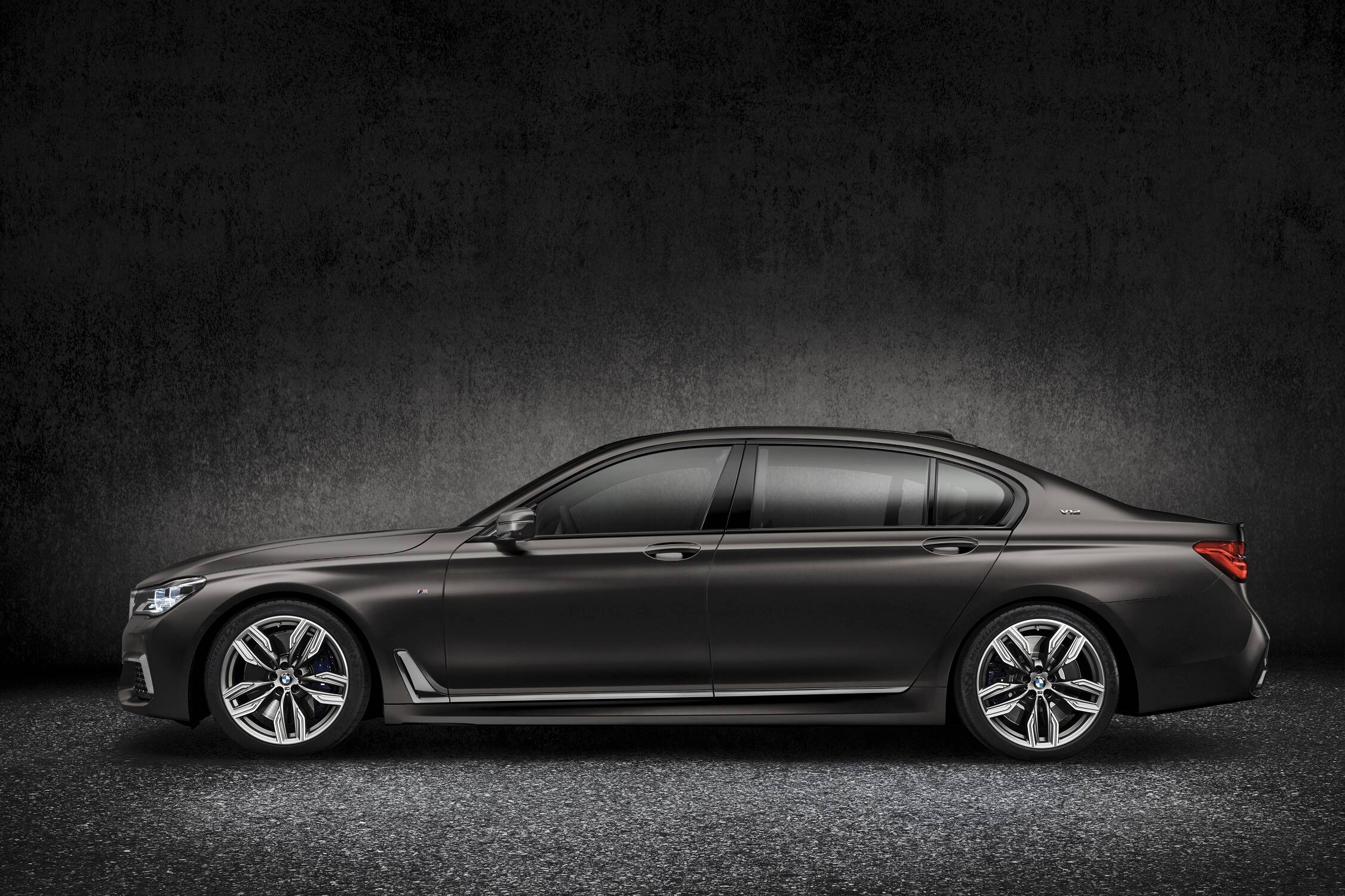 Der neue BMW M760Li xDrive feiert Weltpremiere in Genf 25 der-Autotester