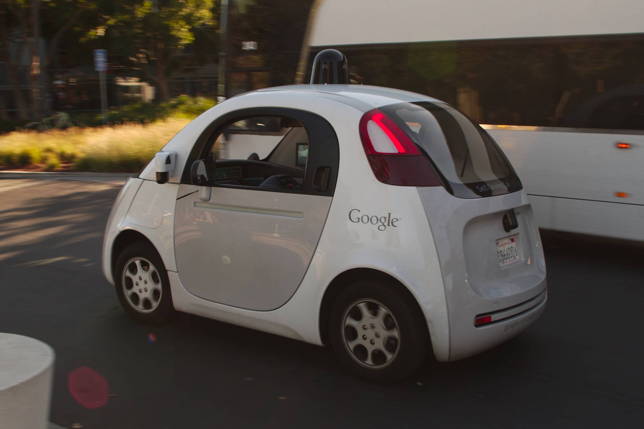 Roboter in den USA legal am Steuer 2 der-Autotester