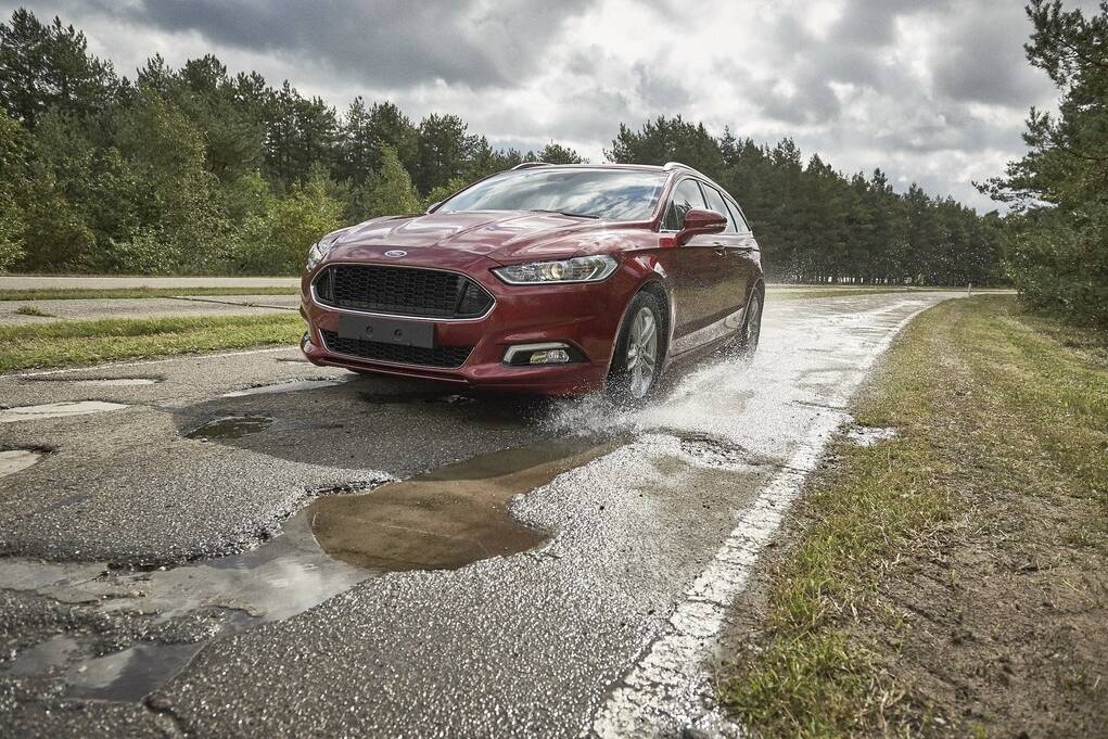 Ford auf dem „Boulevard der gebrochenen Stoßdämpfer“ 2 der-Autotester