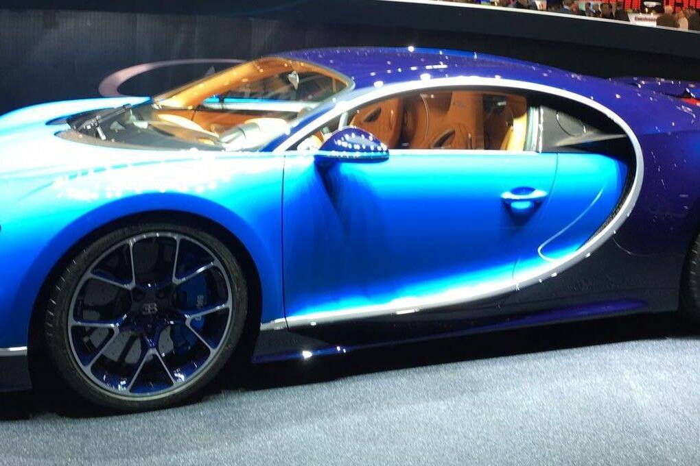 Bugatti eröffnet Showroom in Düsseldorf 4 der-Autotester