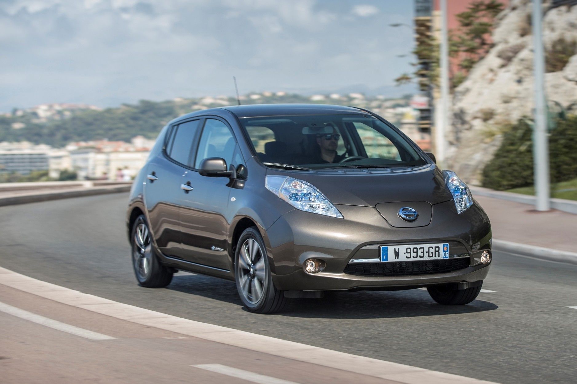 Nissan erhöht Kaufprämie bei E-Autos um 1.000 Euro 17 der-Autotester