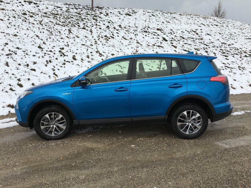 Toyota RAV4 - Entspanntes Cruisen im japanischen Kompakt-SUV 10 Toyota RAV4 Seitenansicht
