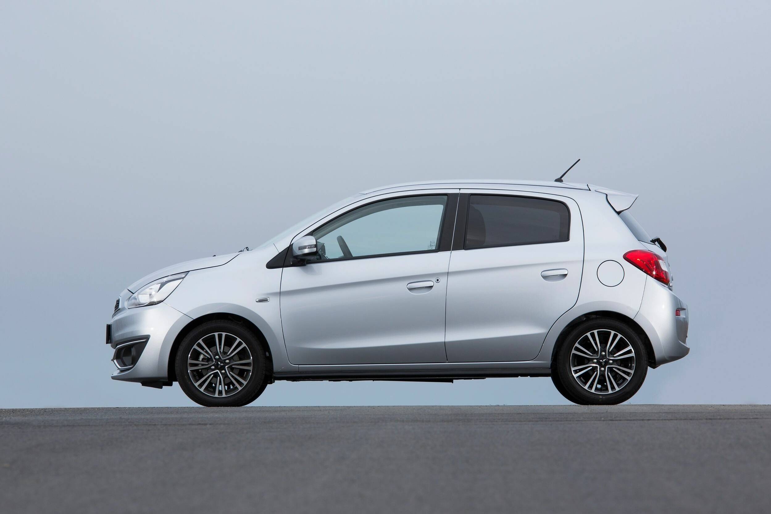 Mitsubishi wertet den Space Star auf 1 der-Autotester