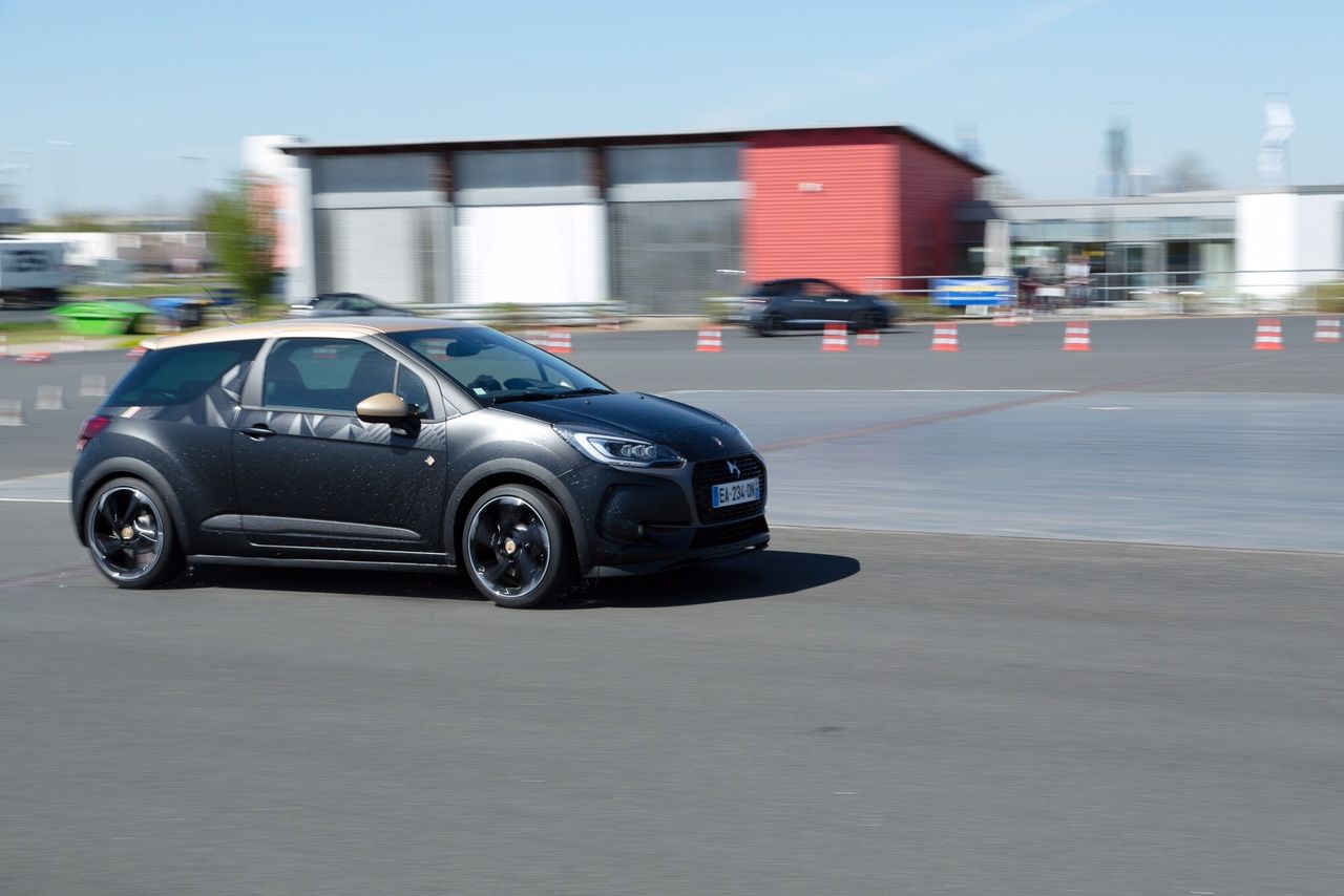 DS 3 nun ohne Citroën Doppelflügel 1 der-Autotester
