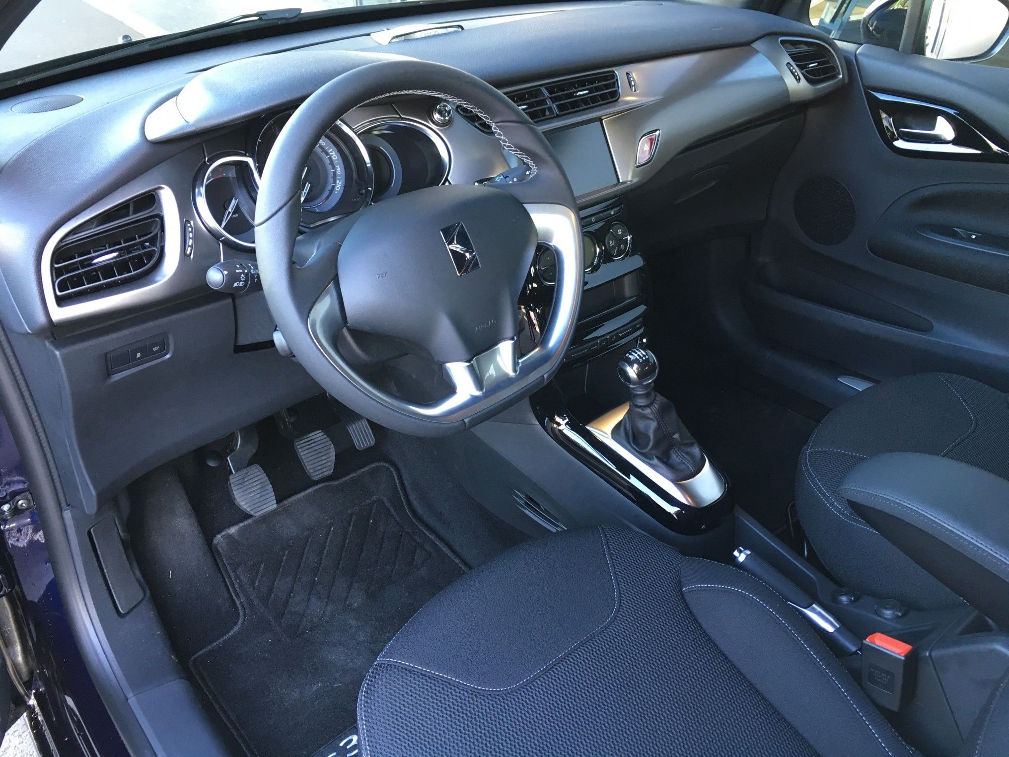 DS 3 nun ohne Citroën Doppelflügel 9 der-Autotester